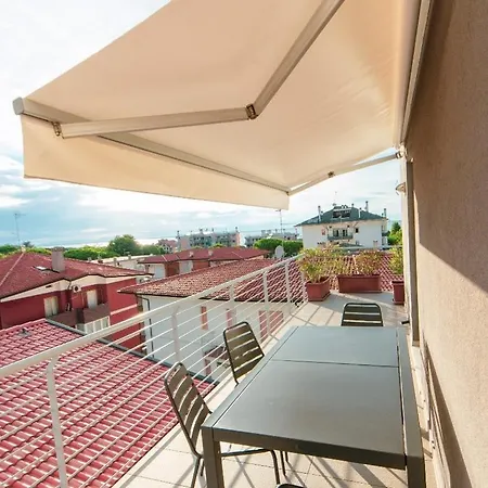 Aurea Attico Con Jacuzzi E Vista Mare Lignano *