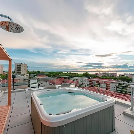 Aurea Attico Con Jacuzzi E Vista Mare Lignano *
