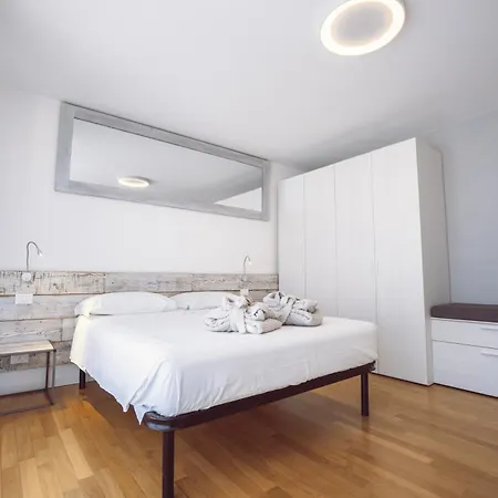 Aurea Attico Con Jacuzzi E Vista Mare Lignano Lignano Sabbiadoro