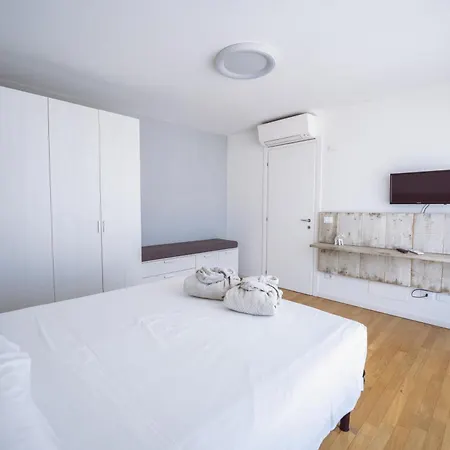 Aurea Attico Con Jacuzzi E Vista Mare Lignano