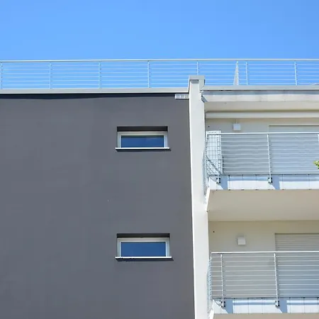 Aurea Attico Con Jacuzzi E Vista Mare Lignano Линьяно-Саббьядоро