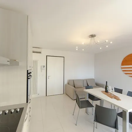 Aurea Attico Con Jacuzzi E Vista Mare Lignano דירה ליגננו סביאדורו