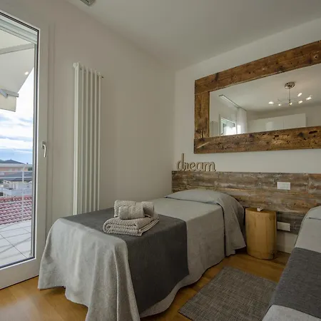 Апартаменты Aurea Attico Con Jacuzzi E Vista Mare Lignano