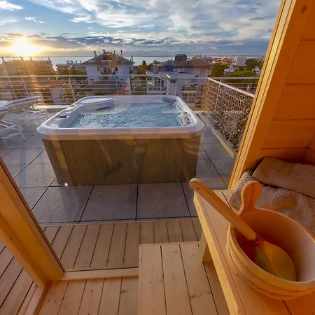 Aurea Attico Con Jacuzzi E Vista Mare Lignano דירה ליגננו סביאדורו