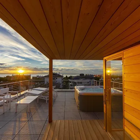 Aurea Attico Con Jacuzzi E Vista Mare Lignano * Lignano Sabbiadoro