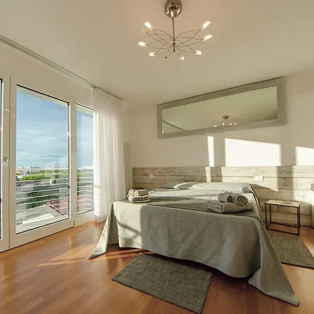 Aurea Attico Con Jacuzzi E Vista Mare Lignano *