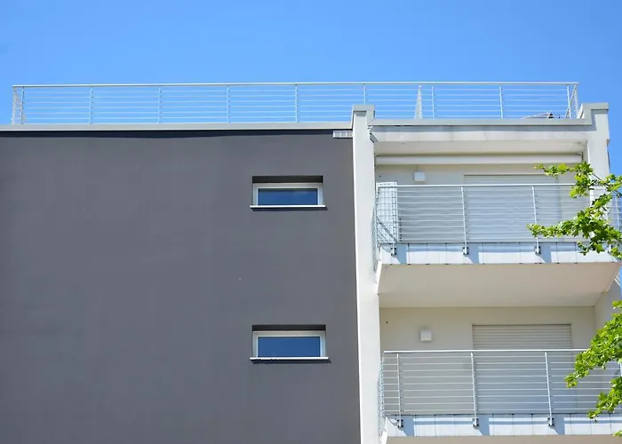 Aurea Attico Con Jacuzzi E Vista Mare Lignano Lignano Sabbiadoro