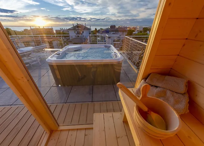 Aurea Attico Con Jacuzzi E Vista Mare Lignano Apartment Lignano Sabbiadoro