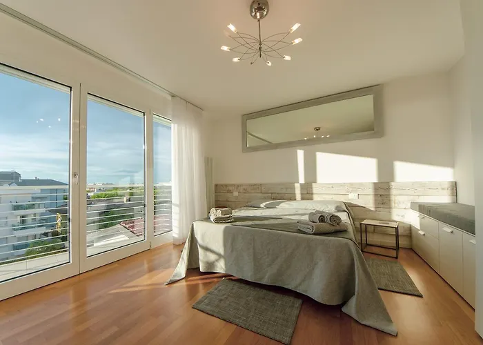 Aurea Attico Con Jacuzzi E Vista Mare Lignano *